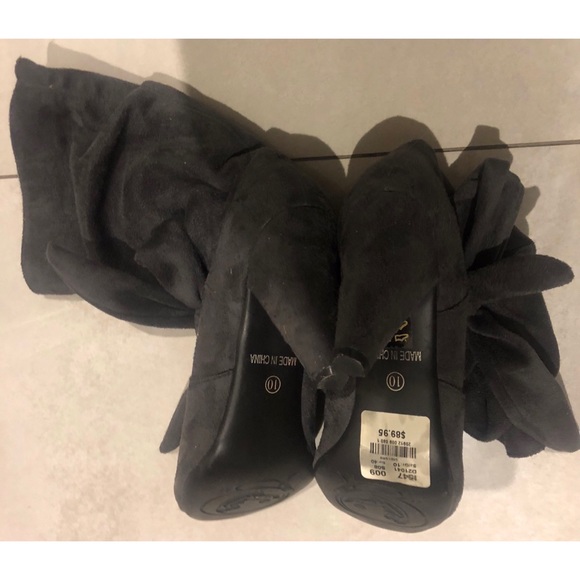 BNWT Grey Suede Boots with Bow - Picture 2 of 3